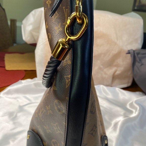 Louis Vuitton Reverse Monogram Triangle Softy Bag - Picture 4 of 16